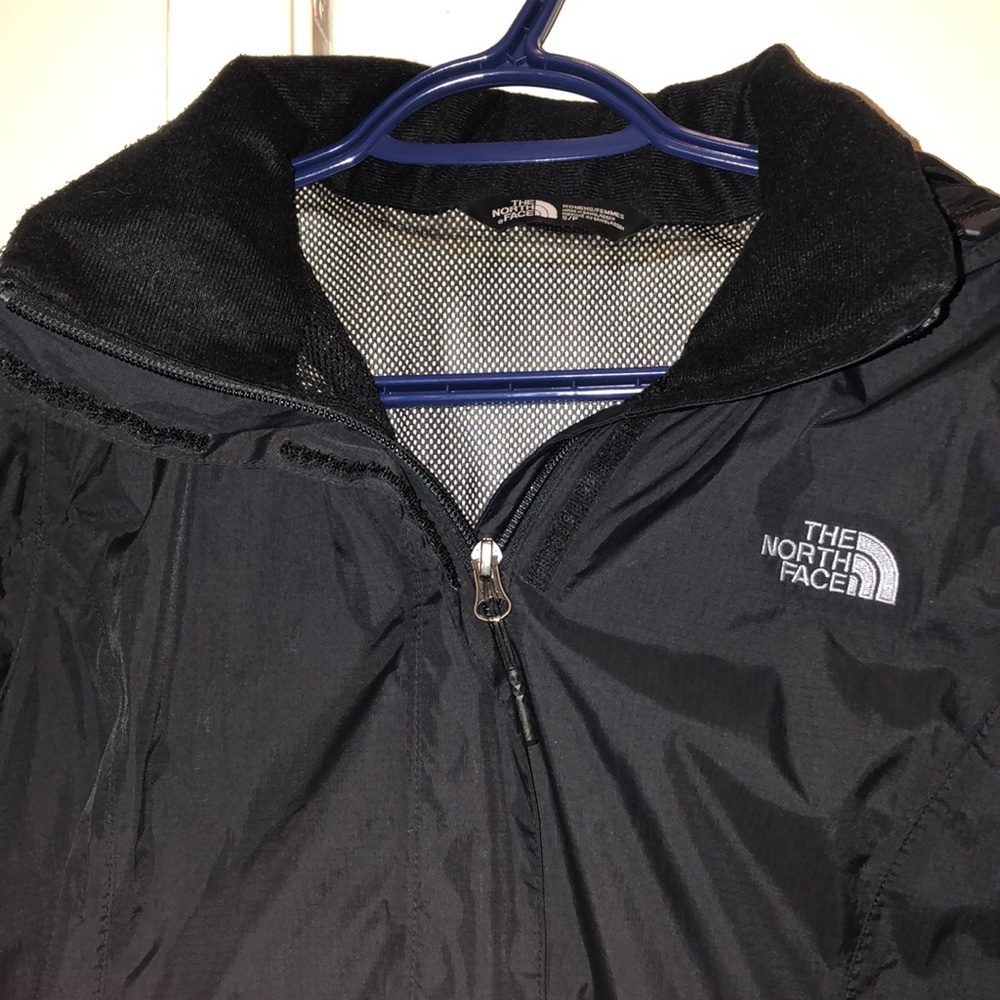North face windbreaker - Picture 3 of 6